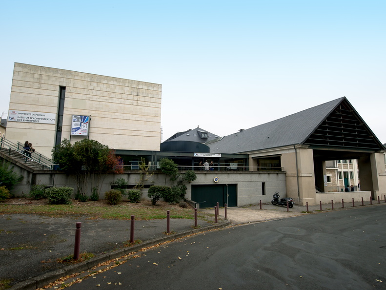 bâtiment IAE Poitiers (1)