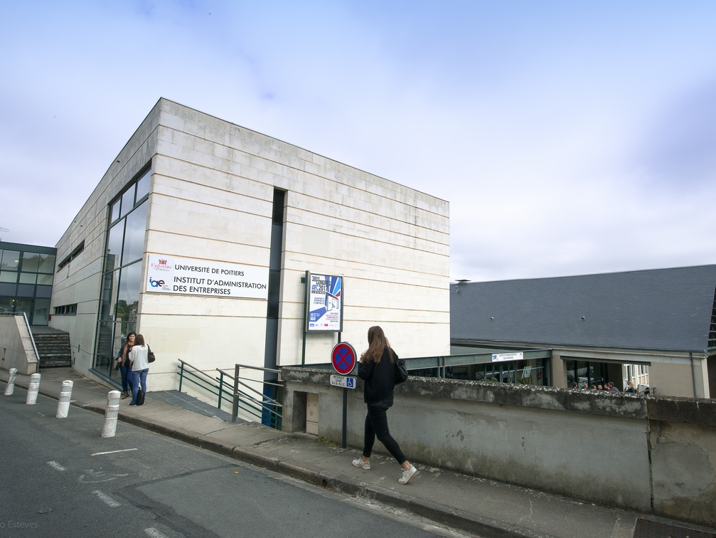 bâtiment IAE Poitiers (17)