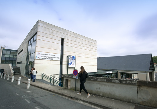 bâtiment IAE Poitiers (17)