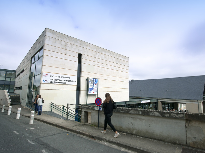 bâtiment IAE Poitiers (17)