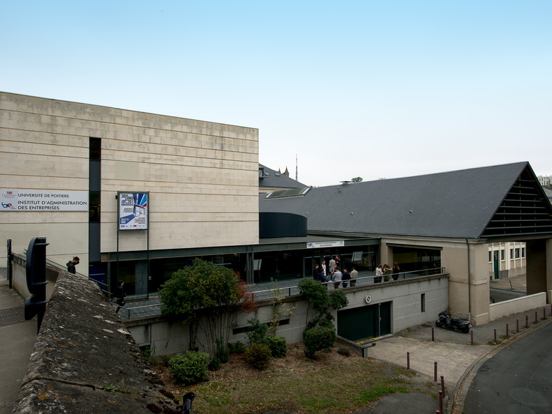 bâtiment IAE Poitiers (4)
