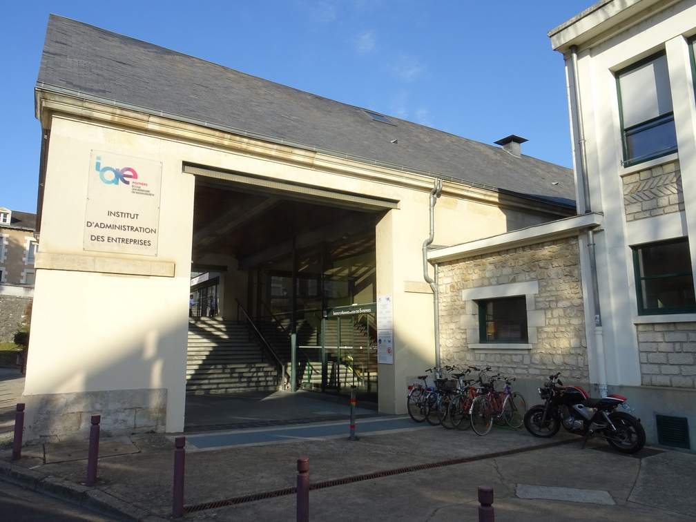 bâtiments et salles IAE Poitiers (45)