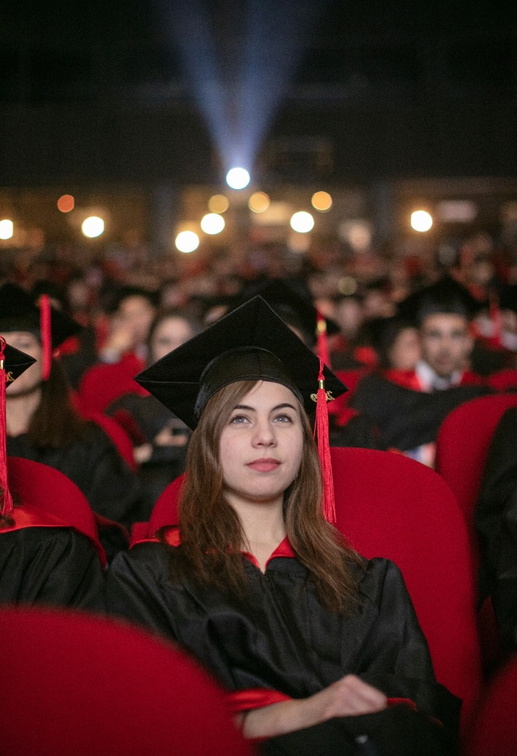 fille diplômée.jpg